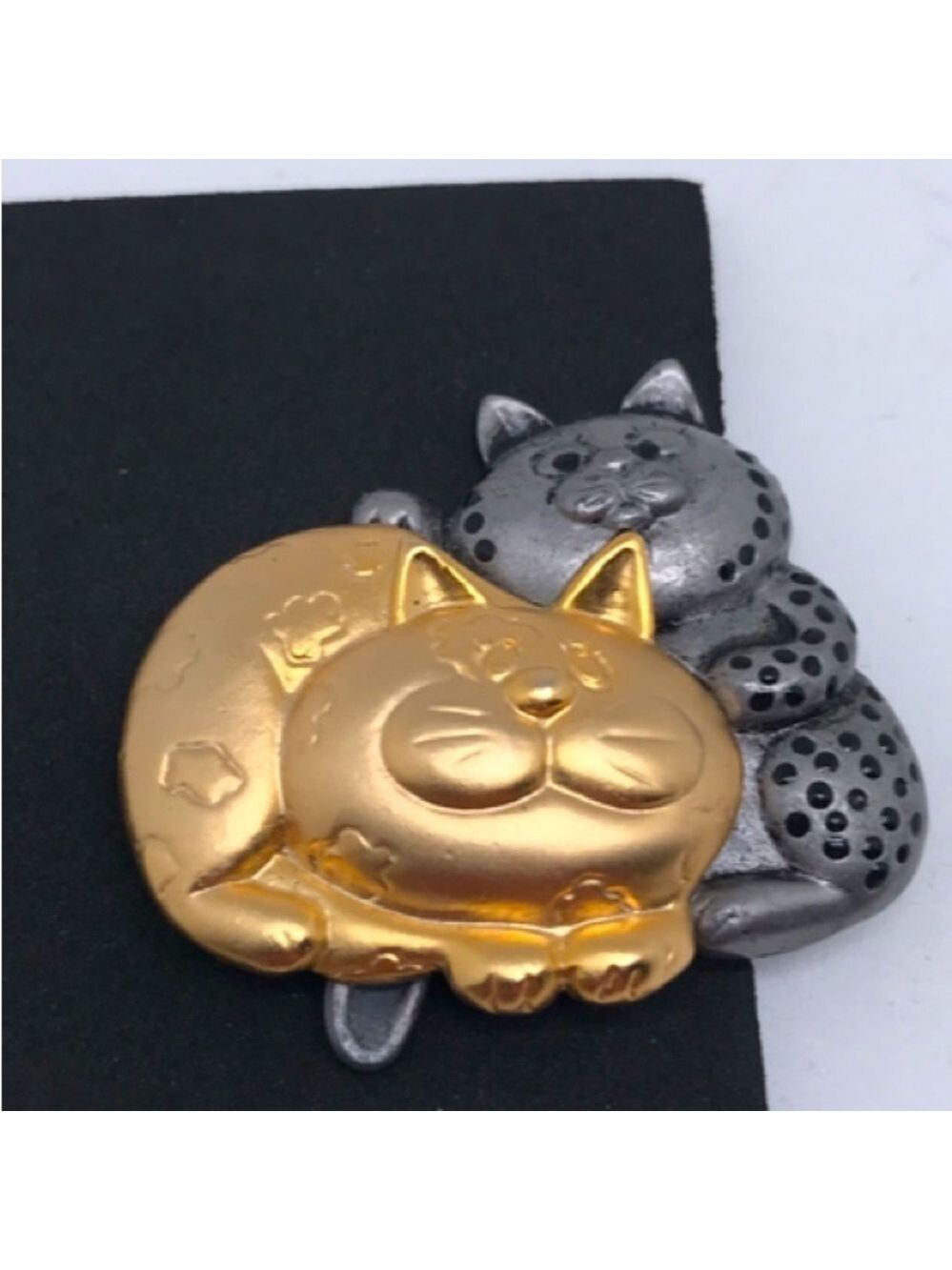 Brooch Pin Vintage Danecraft Kitty Hugging Cat while Wagging Tails
